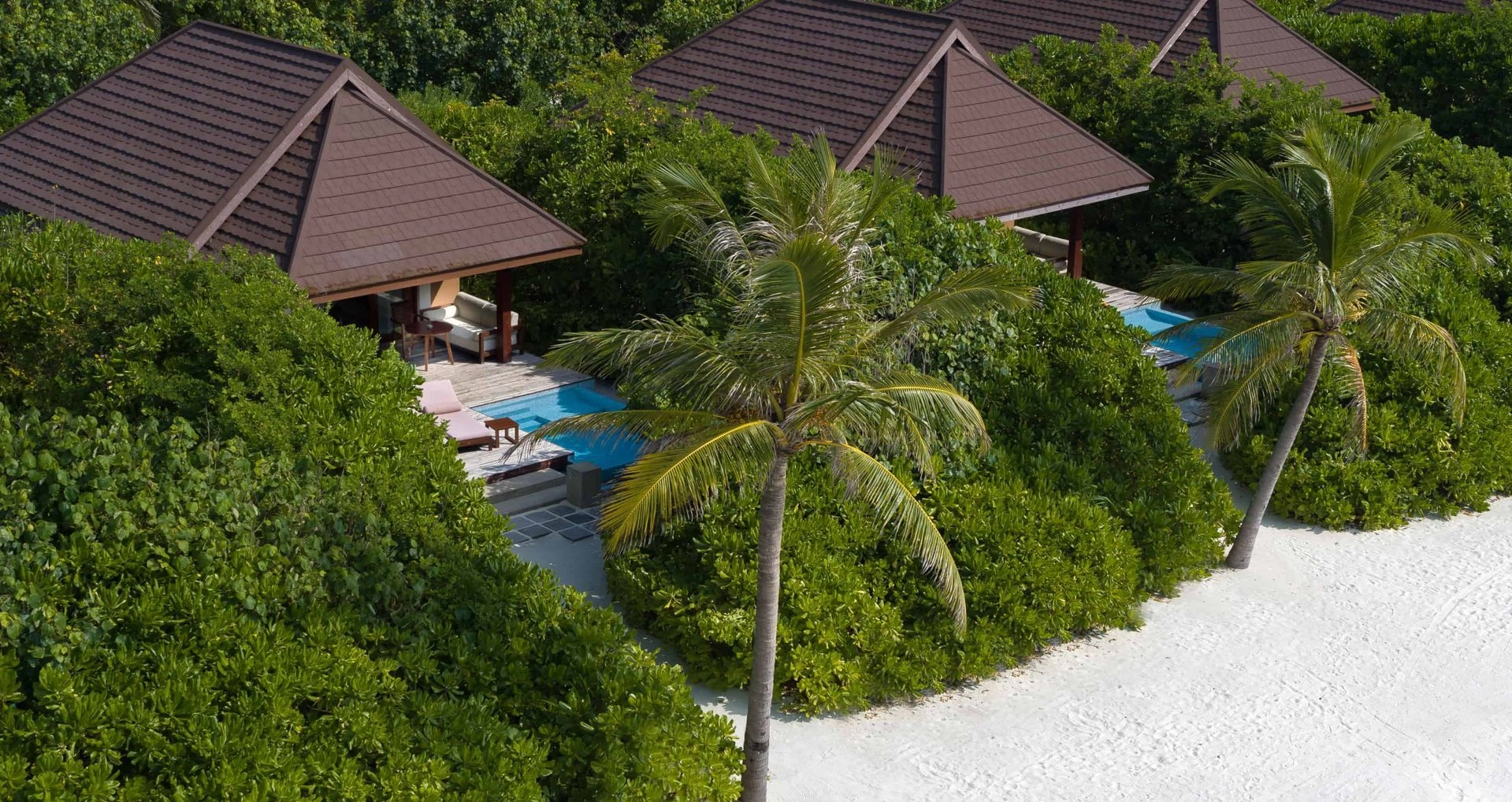 Beach Villa with Pool - Image 4