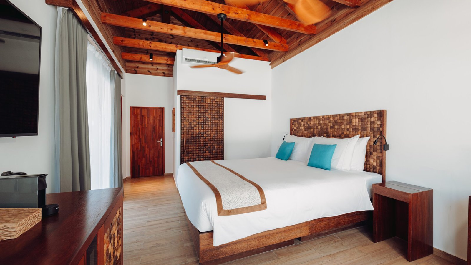 Beach Pool Residence - Kuredhivaru Resort & Spa - Image 2