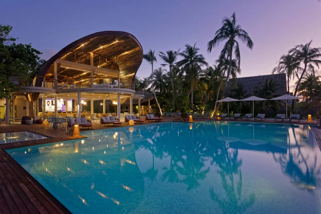 OUTRIGGER Maldives Maafushivaru - Image 14