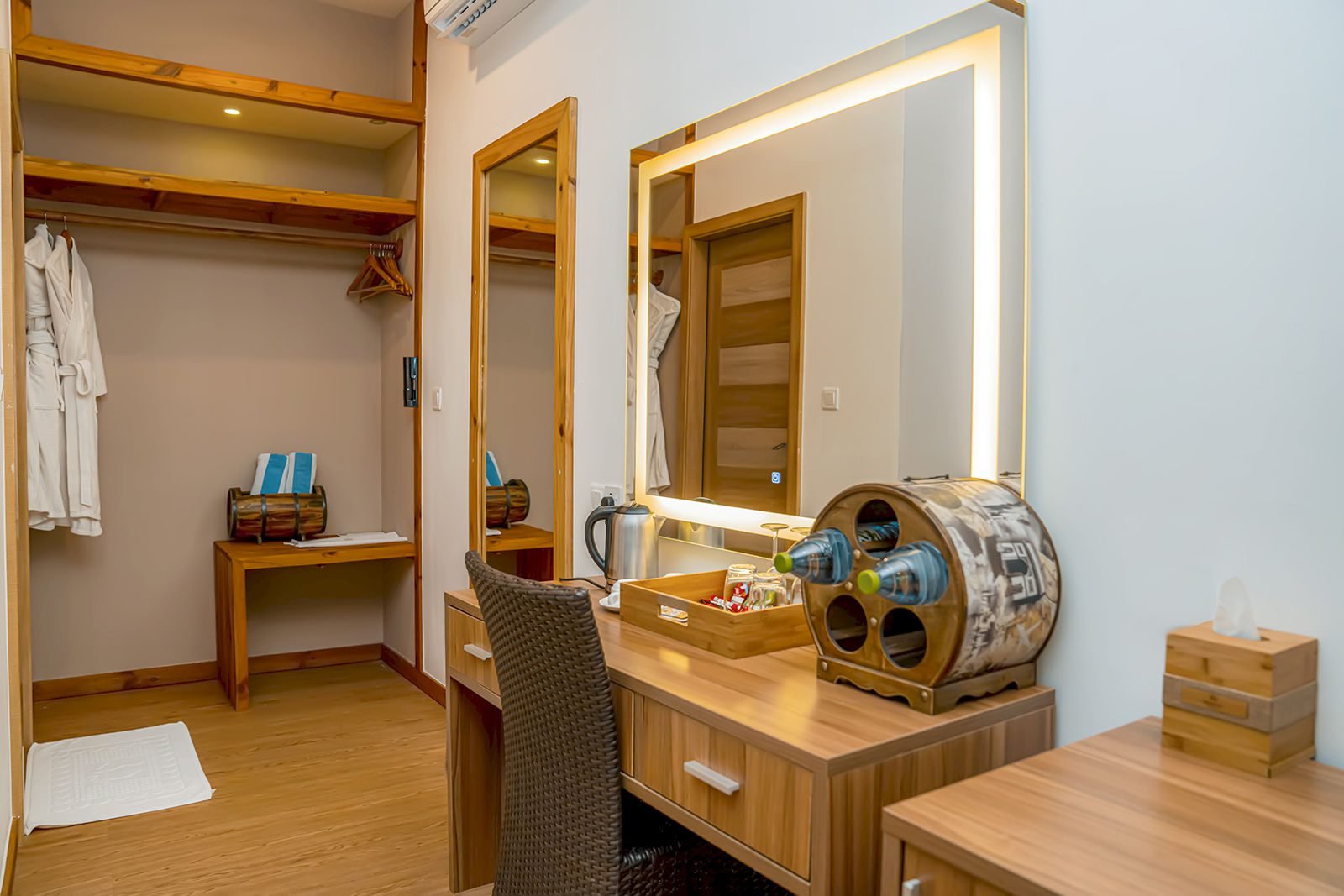 Bougain Villa - Brennia Kottefaru