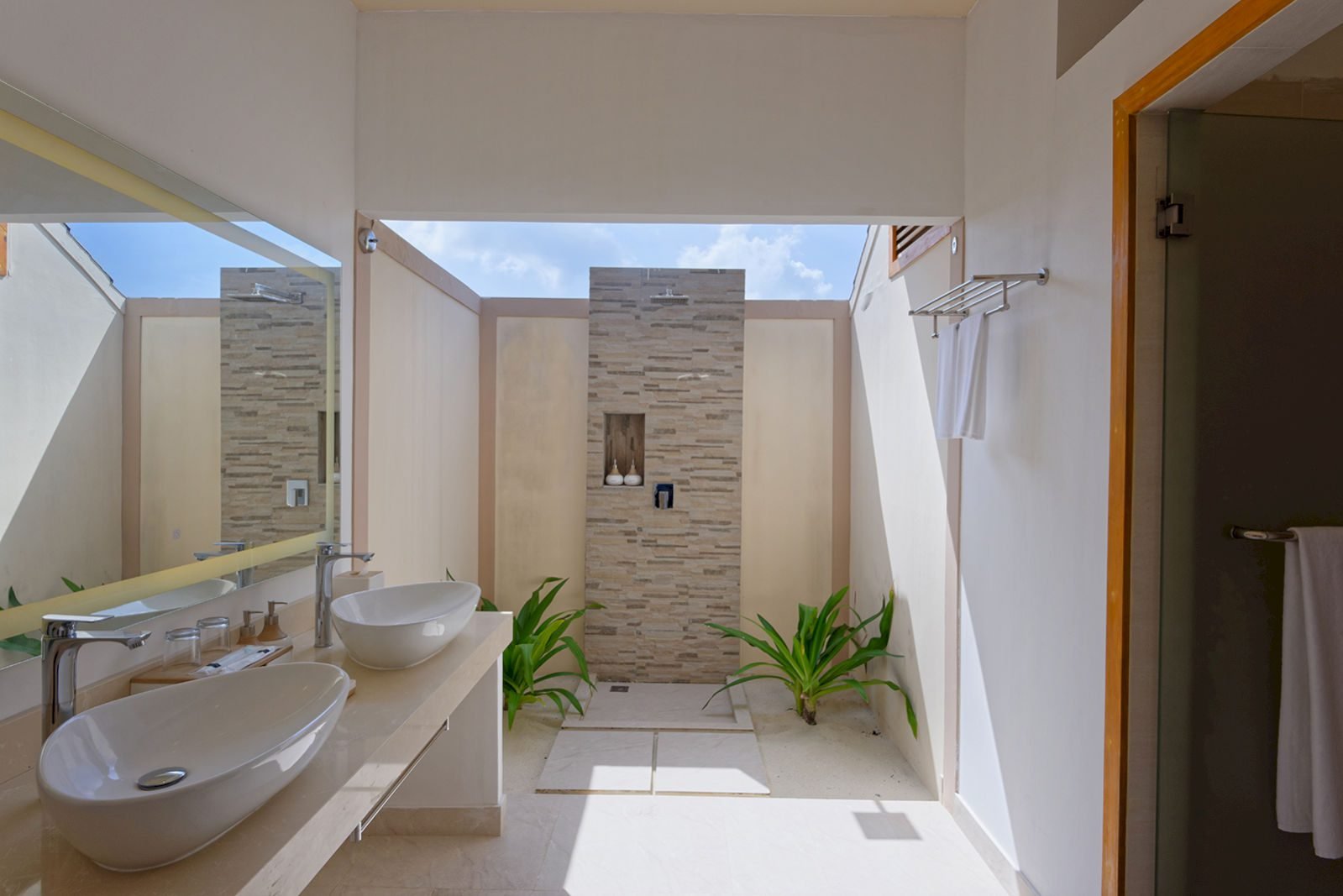 Deluxe Beach Pool Villa - Brennia Kottefaru