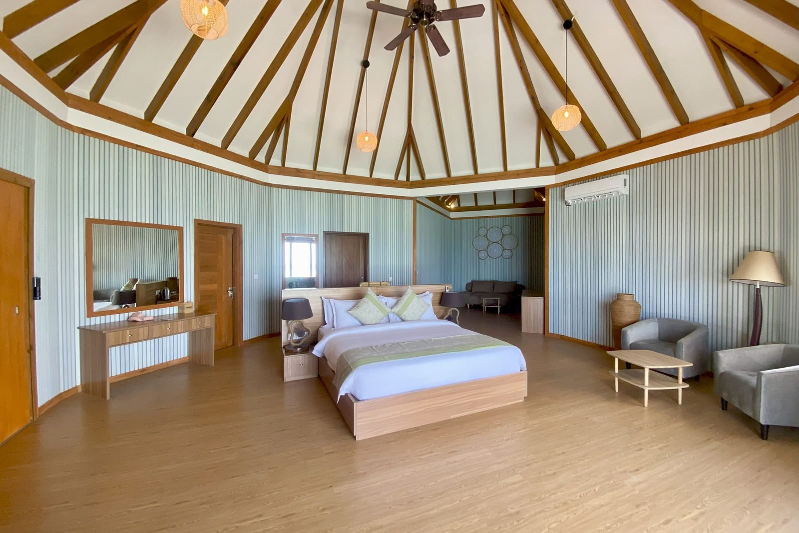 Over Water Suite with Pool - Brennia Kottefaru