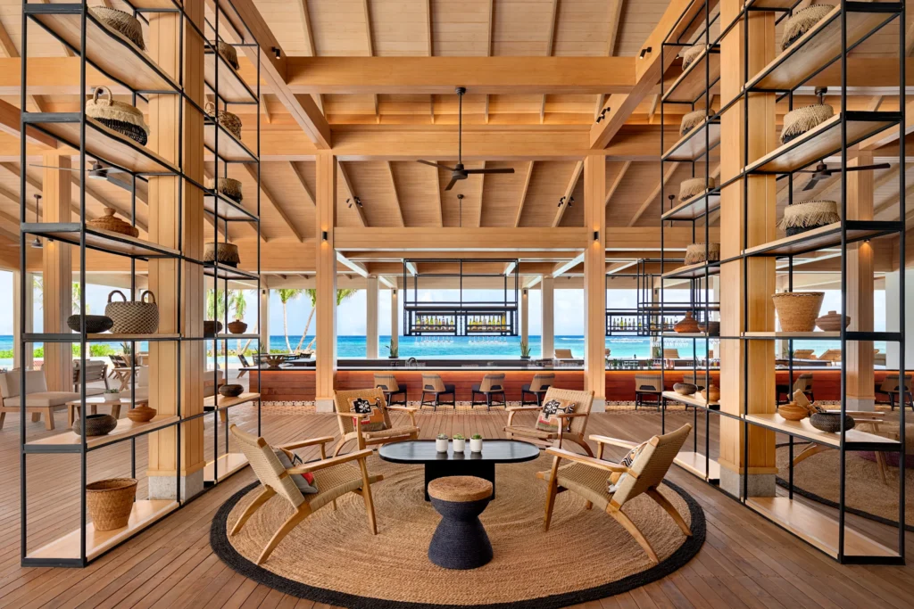 Aura Pool Bar & Cocktail Lab