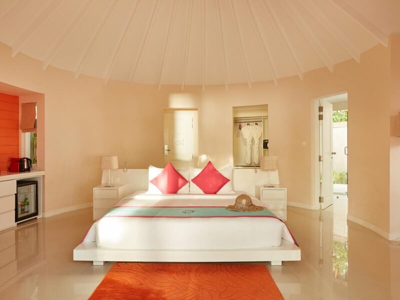 Deluxe Beach Villa - Sun Siyam Vilu Reef - Image 3