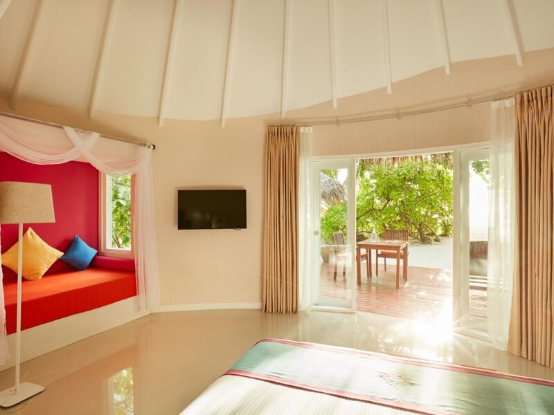 Deluxe Beach Villa - Sun Siyam Vilu Reef - Image 4