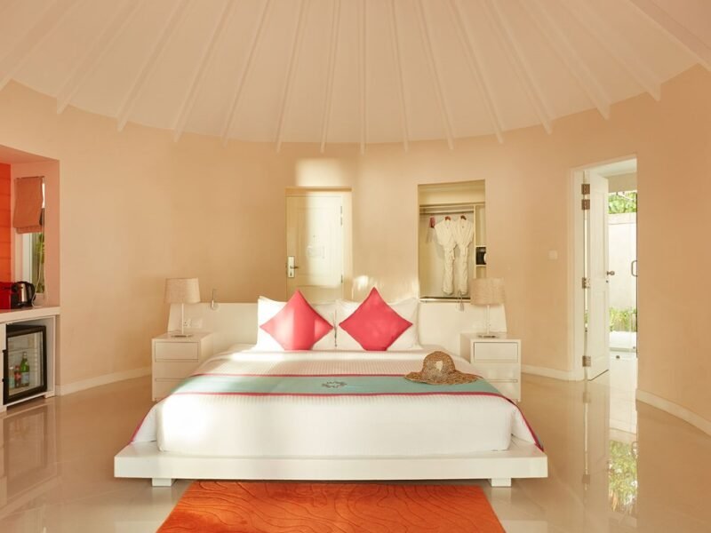 Jacuzzi Deluxe Beach Villa - Sun Siyam Vilu Reef - Image 2